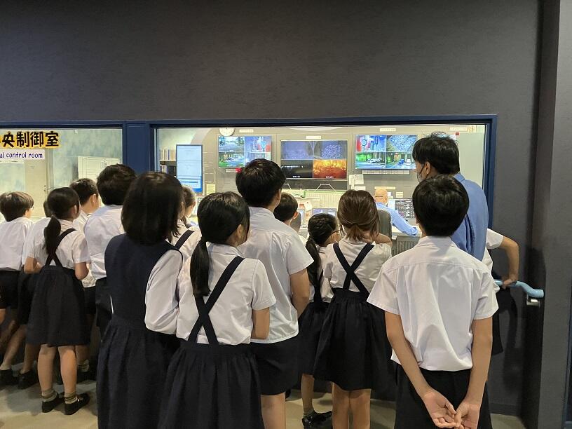 공장 견학 풍경.jpg